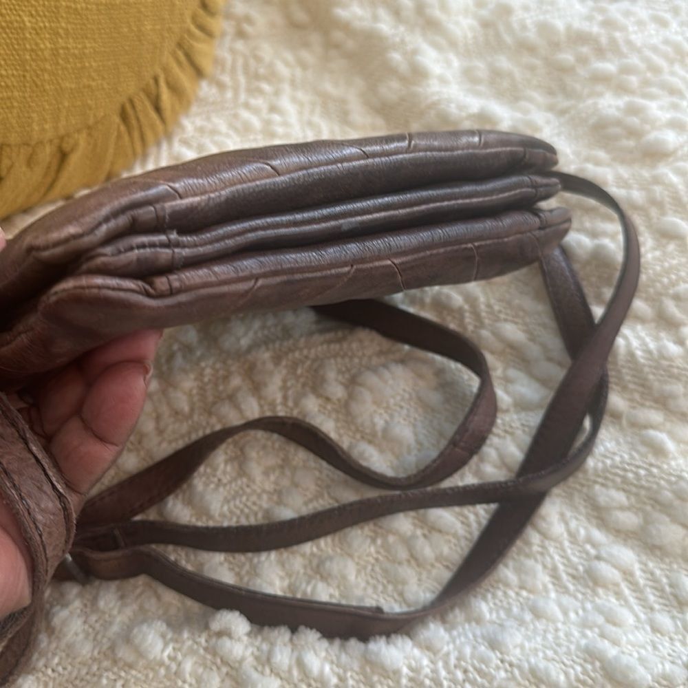Latico Leather Sunny Brown Leather Crossbody Bag - Picture 5 of 7
